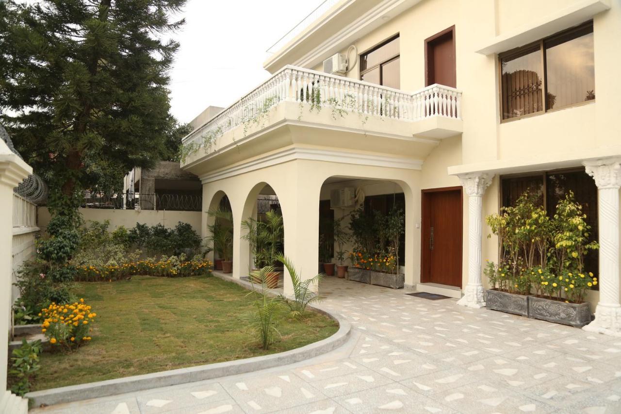 Royal Grace Guest House อิสลามาบัด ภายนอก รูปภาพ