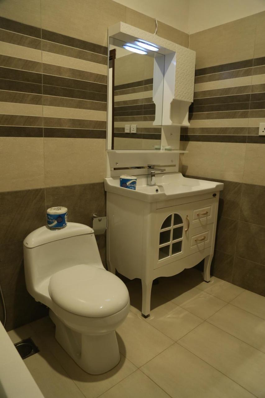 Royal Grace Guest House อิสลามาบัด ภายนอก รูปภาพ