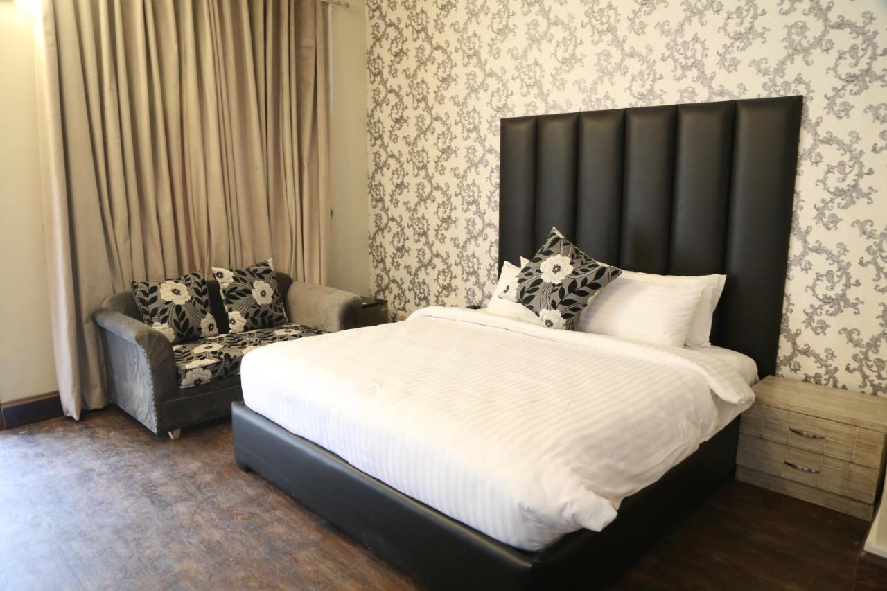 Royal Grace Guest House อิสลามาบัด ภายนอก รูปภาพ