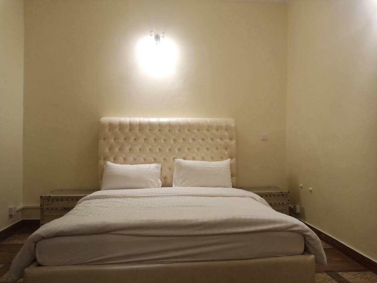 Royal Grace Guest House อิสลามาบัด ภายนอก รูปภาพ