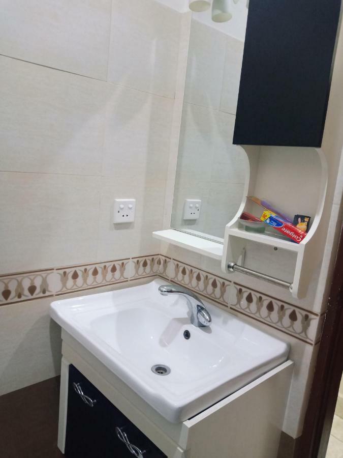 Royal Grace Guest House อิสลามาบัด ภายนอก รูปภาพ