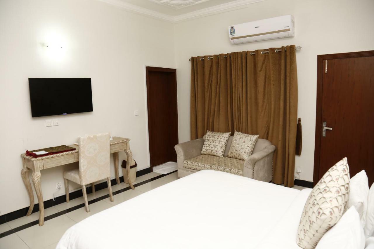 Royal Grace Guest House อิสลามาบัด ภายนอก รูปภาพ